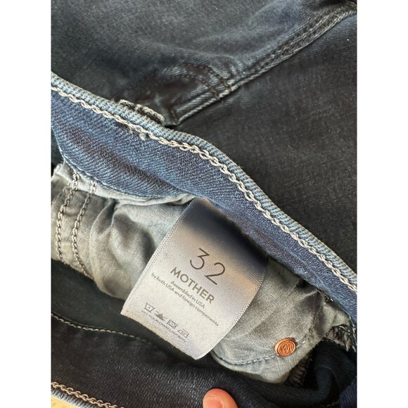 MOTHER The Weekender Fray in Chip on My Shoulder Dark Wash Size 32 Flare - Picture 5 of 11